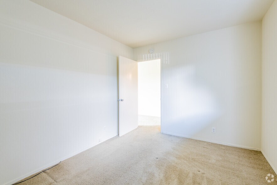 More Photos Of 2051 Shoreline Dr, Alameda Apartments For Sale