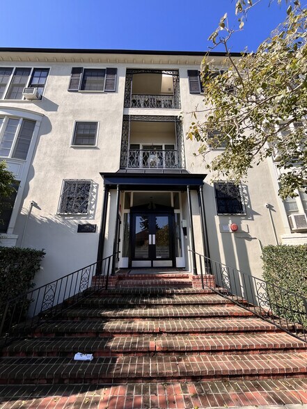 More Photos Of 401 Shirley Pl, Beverly Hills Multifamily For Sale