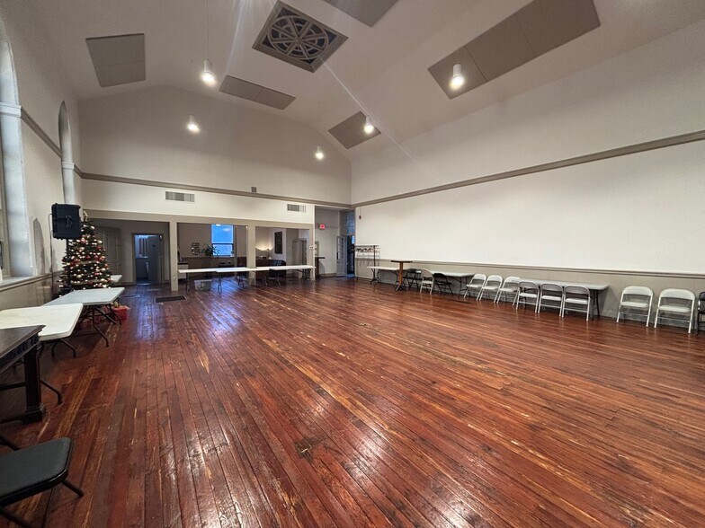 More Photos Of 401 S 42nd St, Philadelphia Religious Facility For Sale