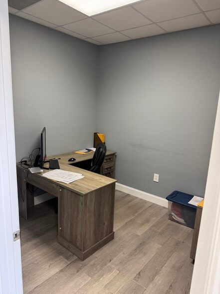 More Photos Of 801-893 Kings Hwy, Fort Pierce Light Manufacturing For Sale
