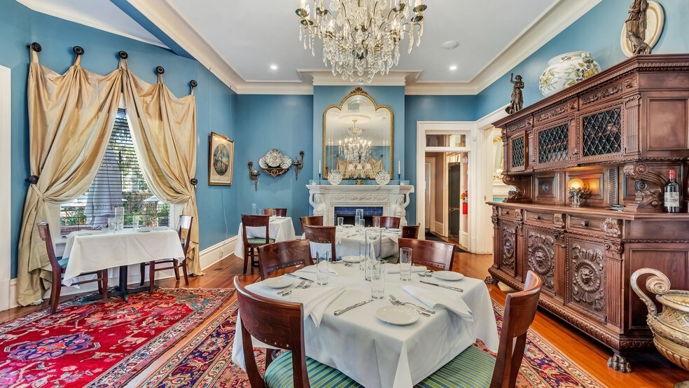 More Photos Of 119 E 37th St, Savannah Restaurant For Sale