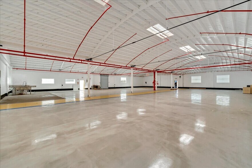 More Photos Of 11010-11020 Santa Fe Ave, Lynwood Warehouse For Sale
