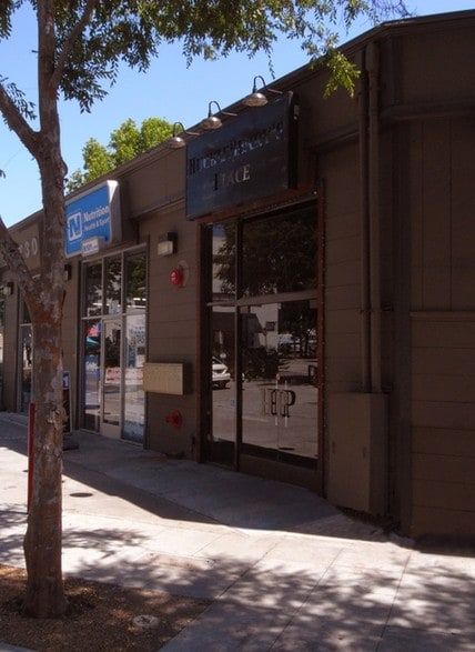 More Photos Of 8730 Santa Monica Blvd, West Hollywood Restaurant For Lease