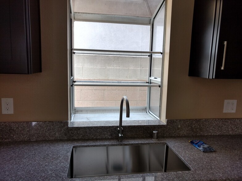 More Photos Of 16015 Halldale Ave, Gardena Multifamily For Sale
