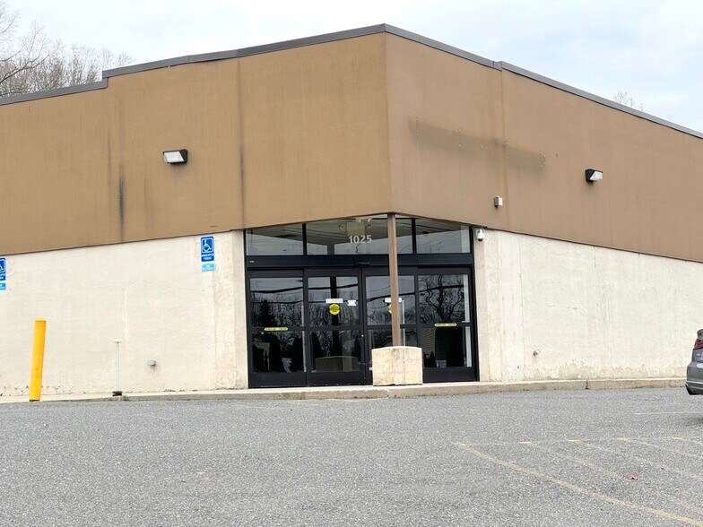 More Photos Of 1025 N Pearl St, Bridgeton Storefront For Lease