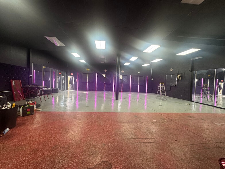 More Photos Of 41 Degnon Blvd, Bay Shore Manufacturing For Lease