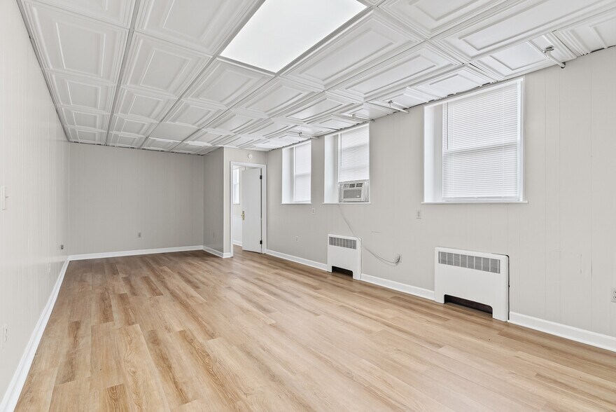 More Photos Of 525 7th St, Altavista Office For Sale