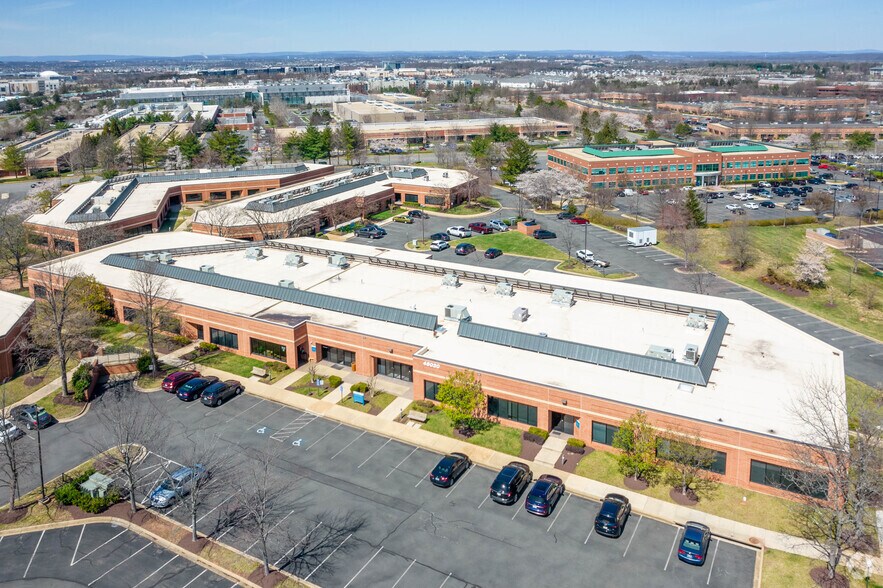 More Photos Of 46020 Manekin Plz, Dulles Town Center Office For Lease