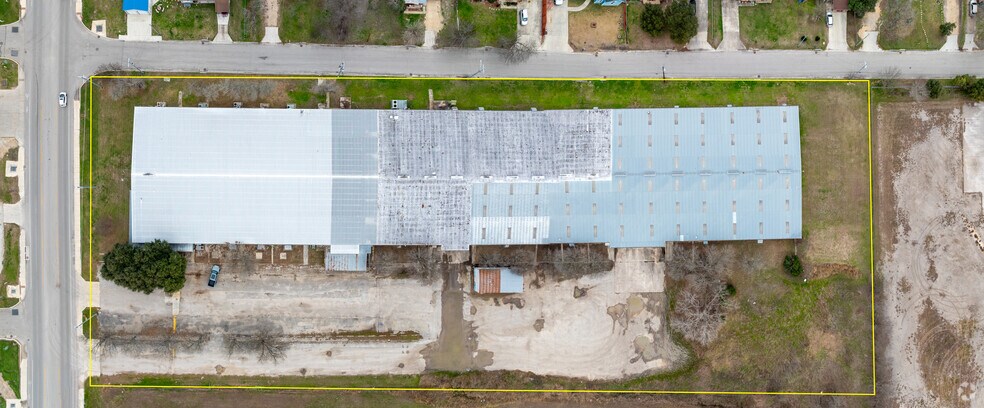 More Photos Of 1903 N Austin St, Seguin Manufacturing For Lease