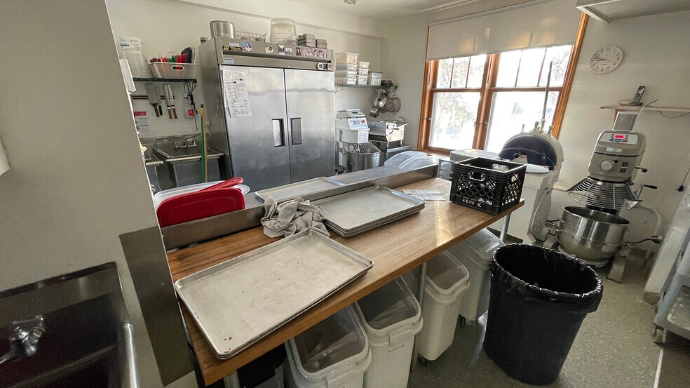 More Photos Of 858 Corydon Av, Winnipeg Freestanding For Sale