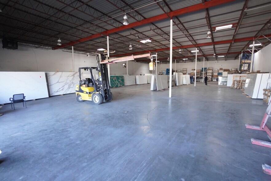 More Photos Of 10830 Composite Dr, Dallas Warehouse For Sale