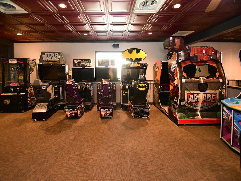 More Photos Of 7880-7890 L St, Omaha Auto Dealership For Sale
