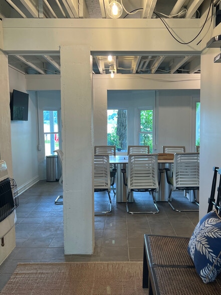 More Photos Of 3227 River Rd, Louisville Specialty For Sale