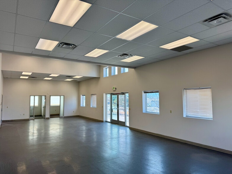 More Photos Of 1075 Ford St, Colorado Springs Warehouse For Lease