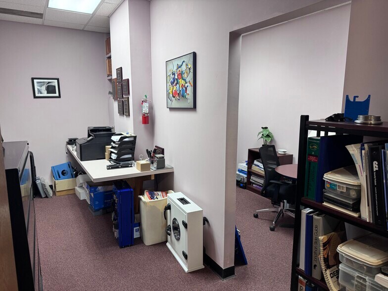 More Photos Of 1506 E Franklin St, Chapel Hill Office For Sale