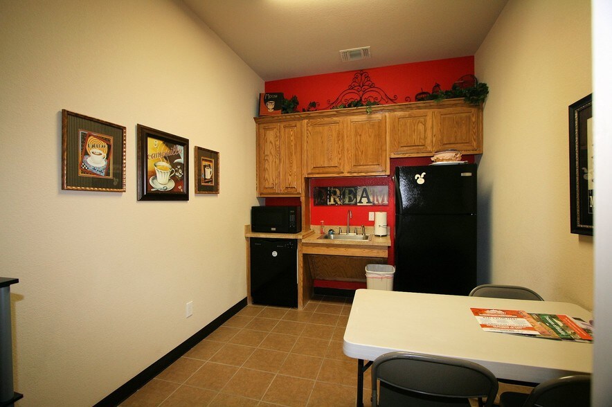 More Photos Of 200 S 14th St, Midlothian Medical For Sale