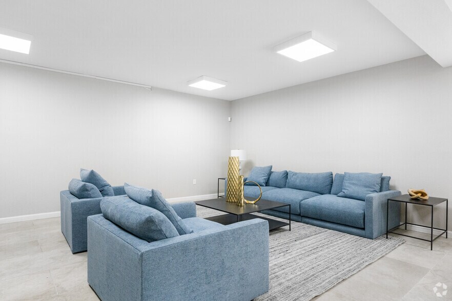 More Photos Of 8600 S Course Dr, Houston Apartments For Sale