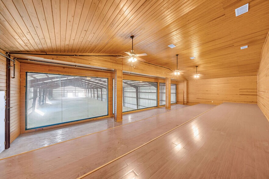 More Photos Of 3411 FM465, Seguin Warehouse For Lease