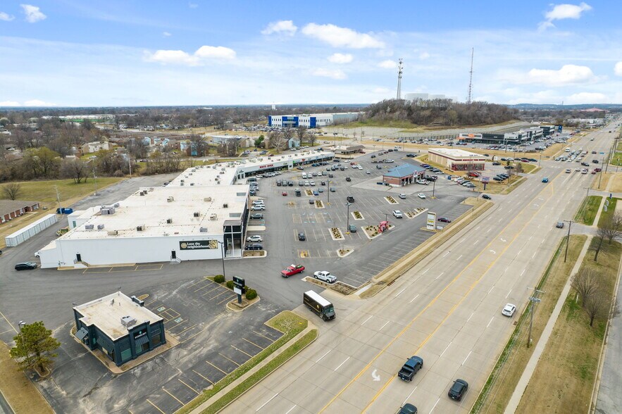 More Photos Of 1005-1205 E Kenosha St, Broken Arrow Storefront For Lease