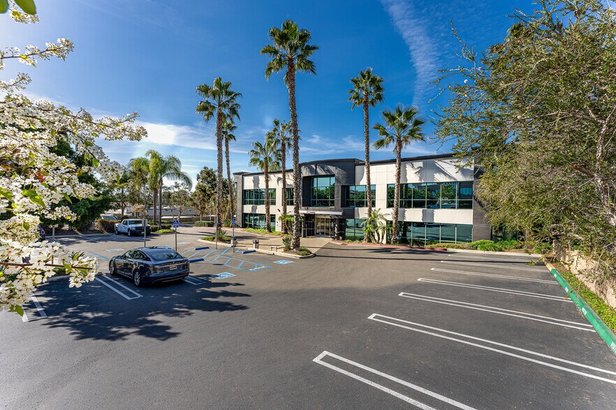 More Photos Of 171 Saxony Rd, Encinitas Medical For Lease