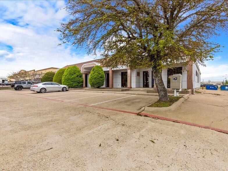 More Photos Of 643 S Great Southwest Pky, Grand Prairie Office For Sale