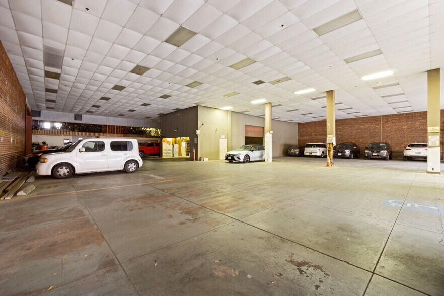 More Photos Of 920 Van Ness Ave, Fresno Parking Garage For Sale