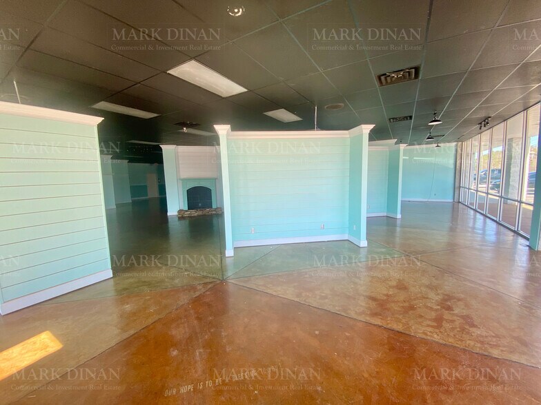 More Photos Of 3186 Pelham Pky, Pelham General Retail For Lease
