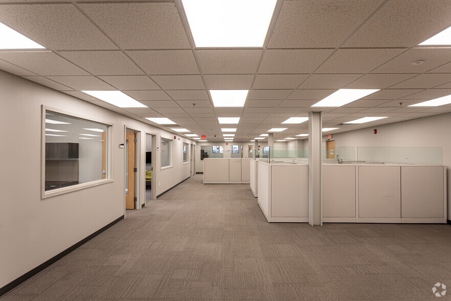 More Photos Of 936 Silas Deane Hwy, Wethersfield Office For Lease