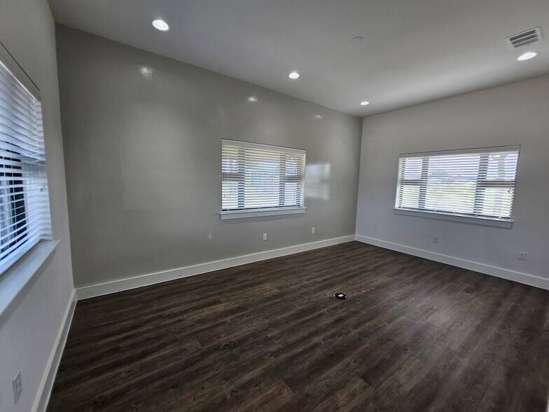 More Photos Of 230 Klattenhoff Ln, Hutto Office For Lease