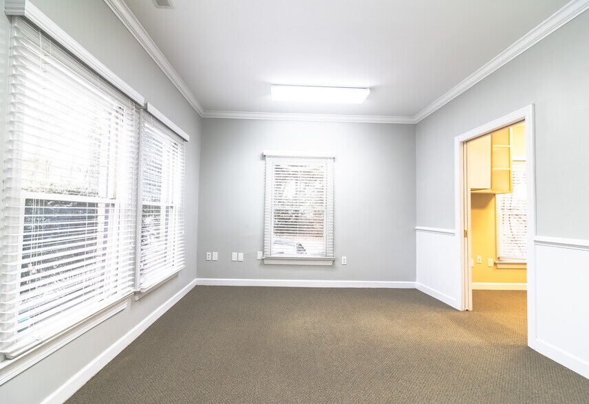 More Photos Of 111 Windel Dr, Raleigh Office Residential For Lease
