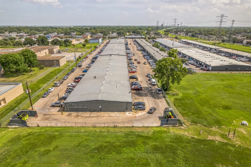 More Photos Of 11430 Bissonnet St, Houston Warehouse For Lease