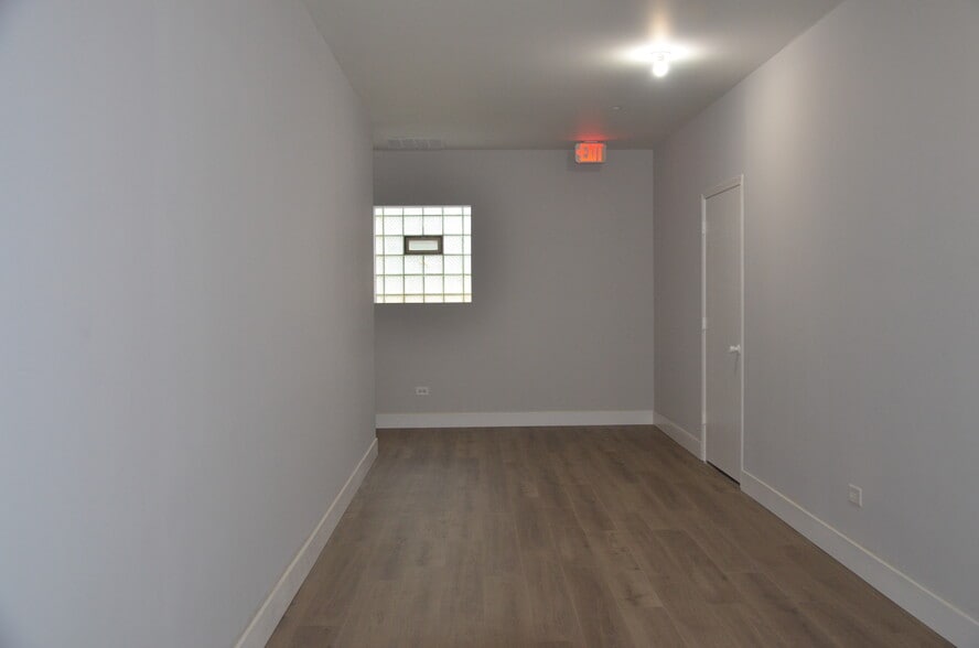 More Photos Of 510 N Collins St, Joliet Storefront For Lease