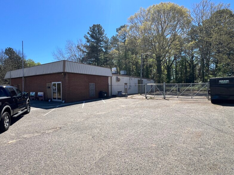 More Photos Of 612 Slater St, Kings Mountain Flex For Lease