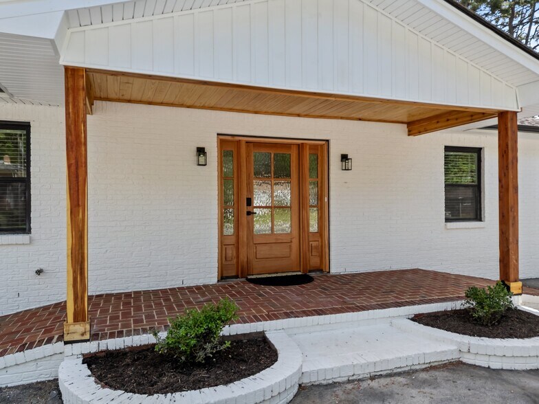 More Photos Of 421 Statesville Blvd, Salisbury Loft Creative Space For Lease