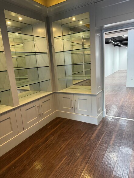 More Photos Of 80 Main St, New Canaan Storefront For Lease