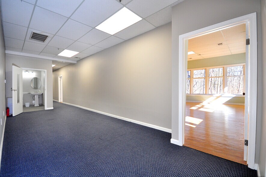 More Photos Of 75 Berlin Rd, Cromwell Medical For Lease