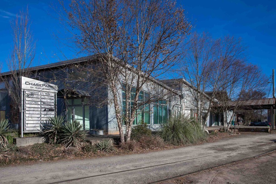 More Photos Of 160 Tracy St, Athens Flex For Lease