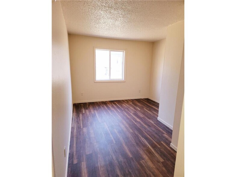 More Photos Of 905 E Fifth St, Blue Earth Apartments For Sale