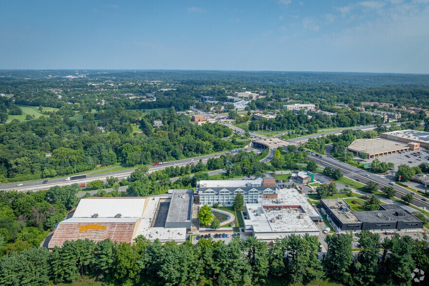 More Photos Of 1726 Reisterstown Rd, Pikesville Hotel For Lease