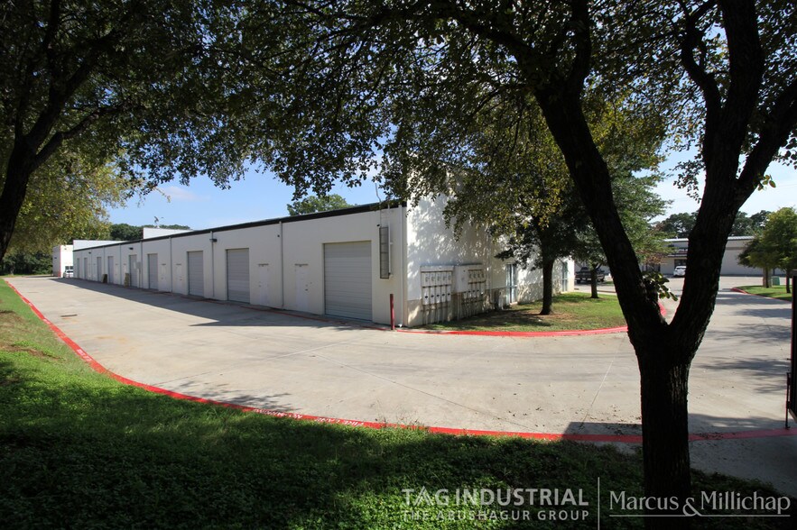 More Photos Of 801 Station Dr, Arlington Flex For Lease