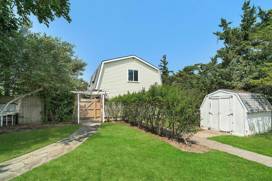 More Photos Of 35 Gardners Ln, Hampton Bays Apartments For Sale