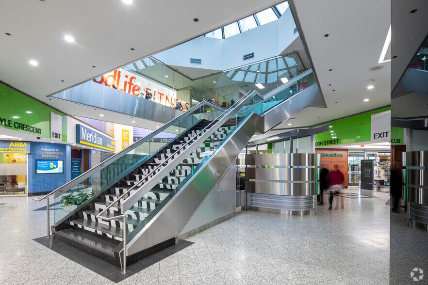 More Photos Of 3280 Bloor St W, Toronto Office For Lease