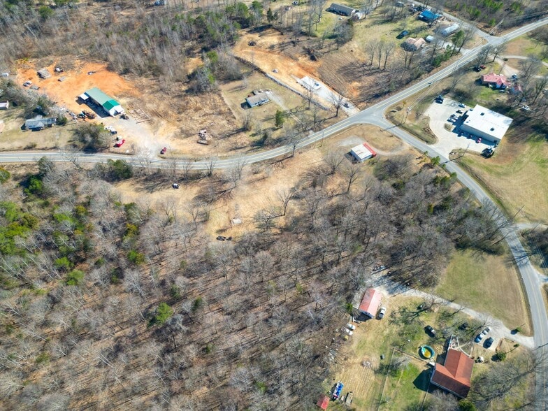 More Photos Of 2815 TN-49 Hwy, Charlotte Auto Repair For Sale