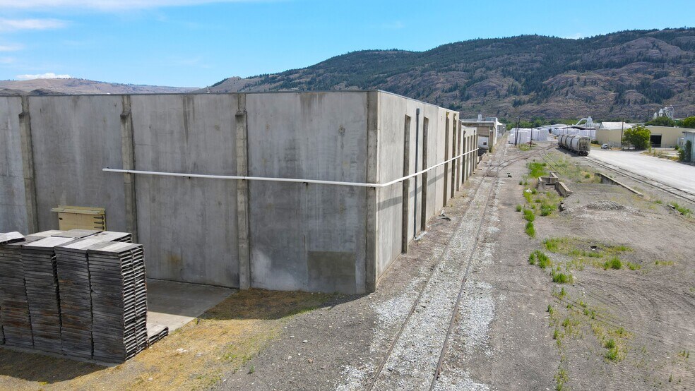 More Photos Of 602 Apple Way Ave, Oroville Warehouse For Sale