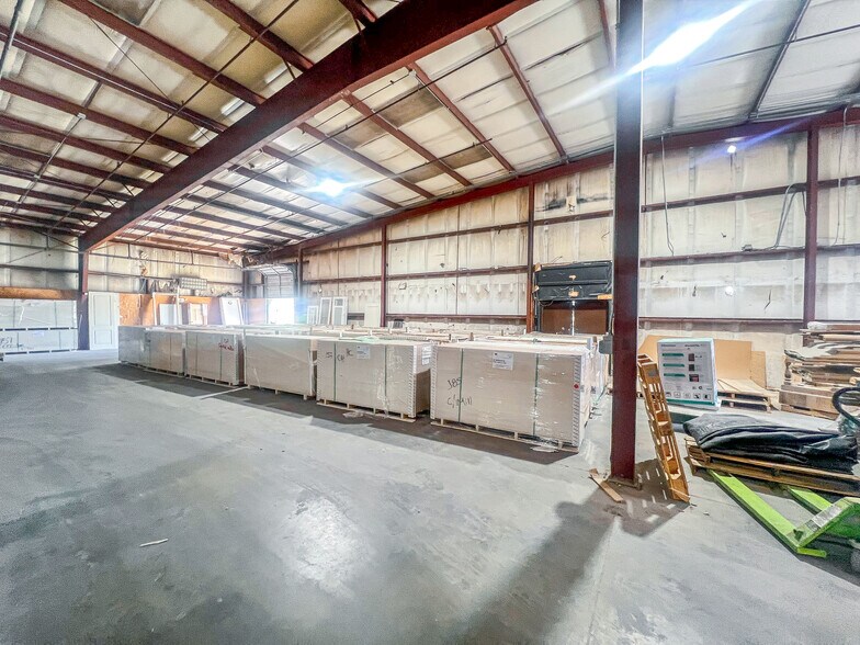More Photos Of 1290 15th St, Wilmington Warehouse For Lease