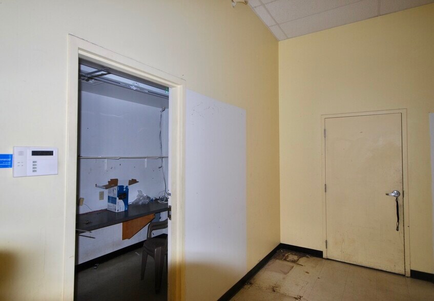 More Photos Of 220-224 N Royal St, Jackson Storefront For Sale