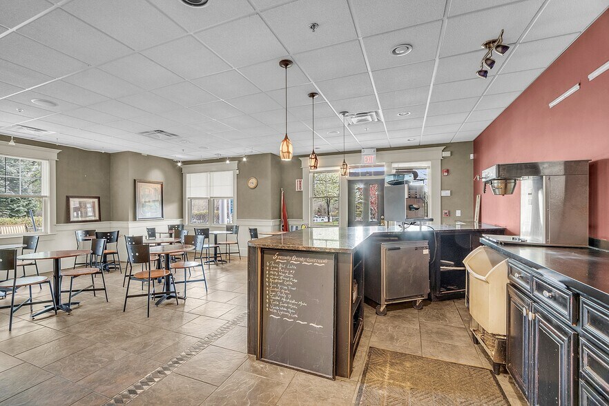 More Photos Of 307 Grafton St, Shrewsbury Office For Lease