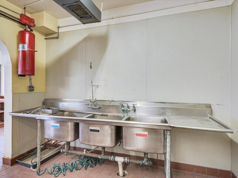 More Photos Of 1201 E Long Ave, Fort Worth General Retail For Sale