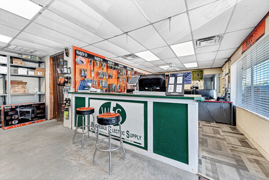 More Photos Of 1520 E Main St, Siloam Springs Storefront For Sale