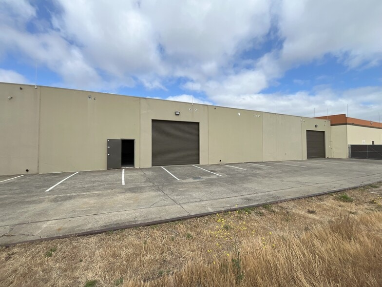 More Photos Of 300-332 Littlefield Ave, South San Francisco Showroom For Lease